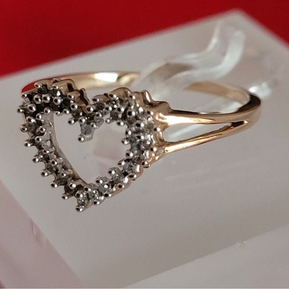 Diamond ring heart cluster 10k - Picture 7 of 10